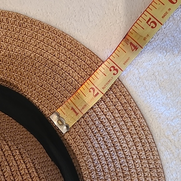 Stylish Straw Sun Hat with Black Band - Picture 5 of 7